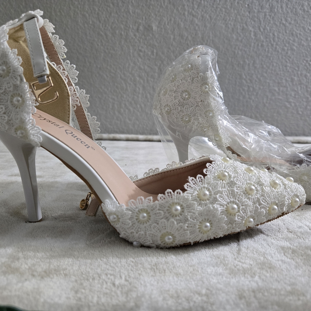 Chic White Lace Heels with Pearl Accents